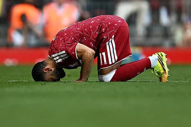 Da Salah kysset gresset farvel, så Robertson tilbake på ni år med ungdom.
